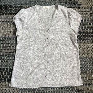 Light Purple & White Floral Cap Sleeve Short Sleeve V-neck Button Up Blouse Sz S